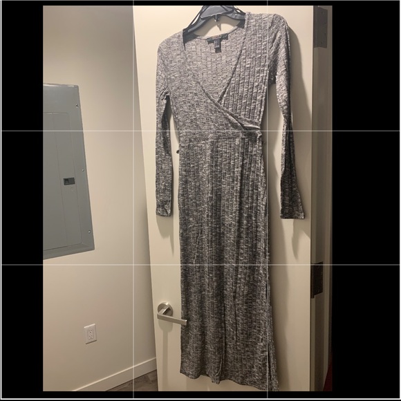 Gray long sleeve slit on the sides only wore once - Picture 1 of 2